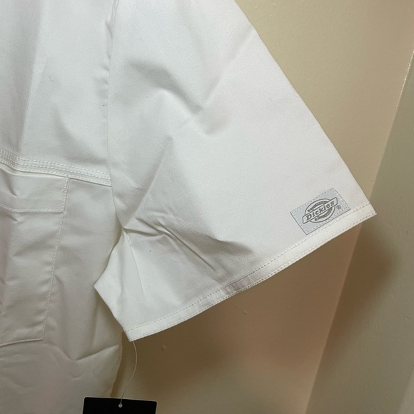 ✨NWT Dickies White V-Neck Scrub Top Size L #A1 - Picture 3 of 9